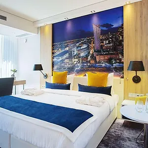 Golden Tulip Airport מלון